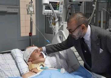  Mohamed VI visita un hospital de Marrakech cuatro días después del terremoto